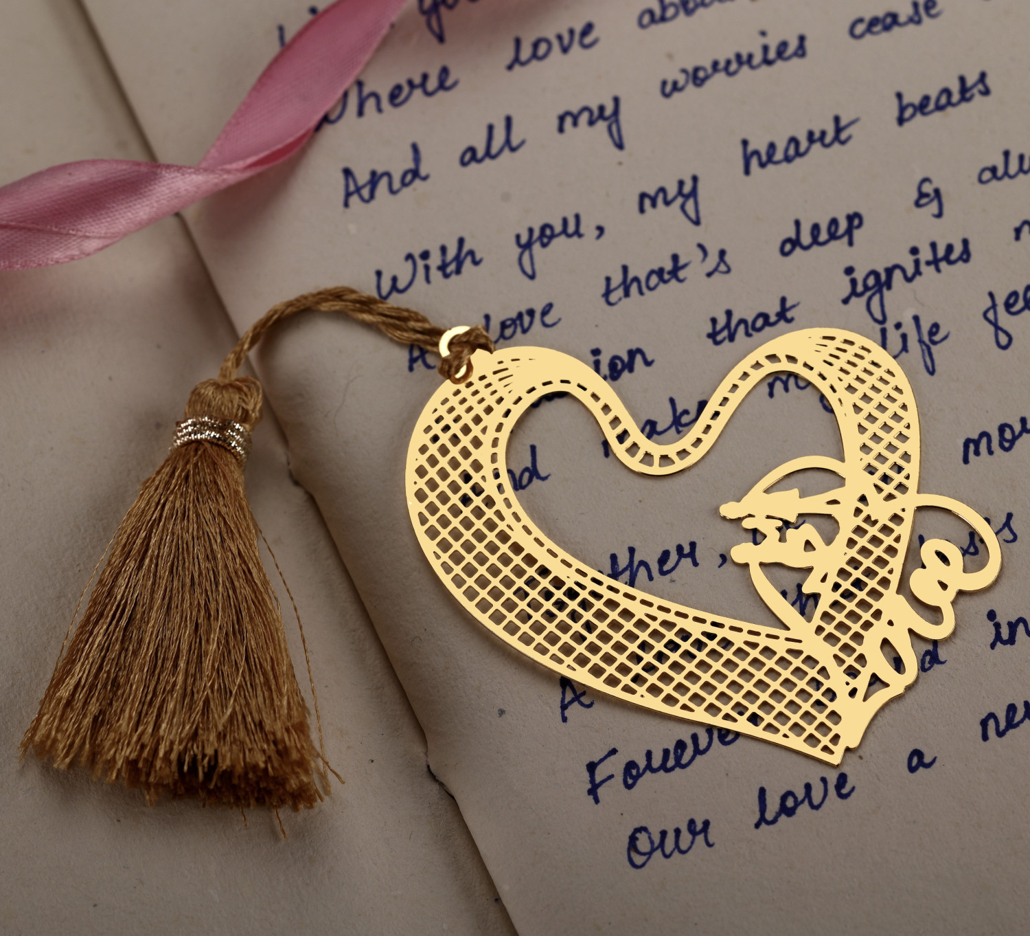 Love Couple Brass Metal Bookmark , Hollow Bookmarks for Reading Enthusiasts and Gifting, Bookmark Gift Valentine's Day Appreciation Gifts